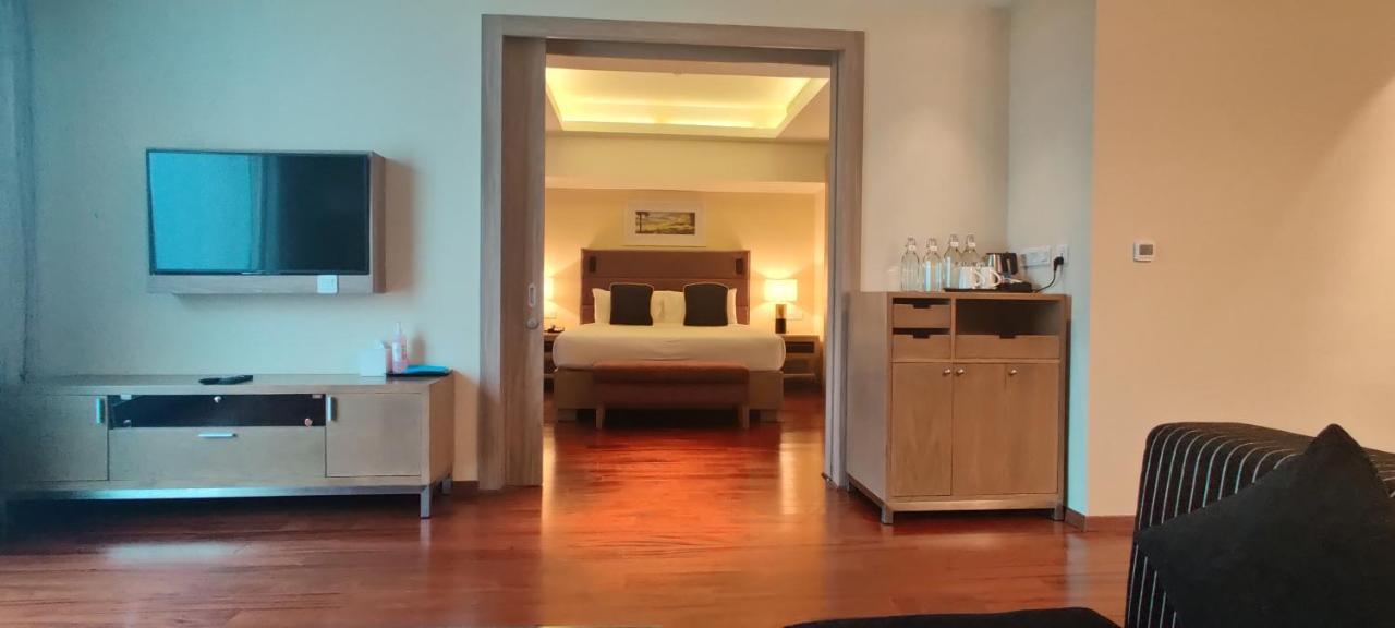 O By Tamara, Trivandrum Thiruvananthapuram Exteriör bild A suite at the hotel