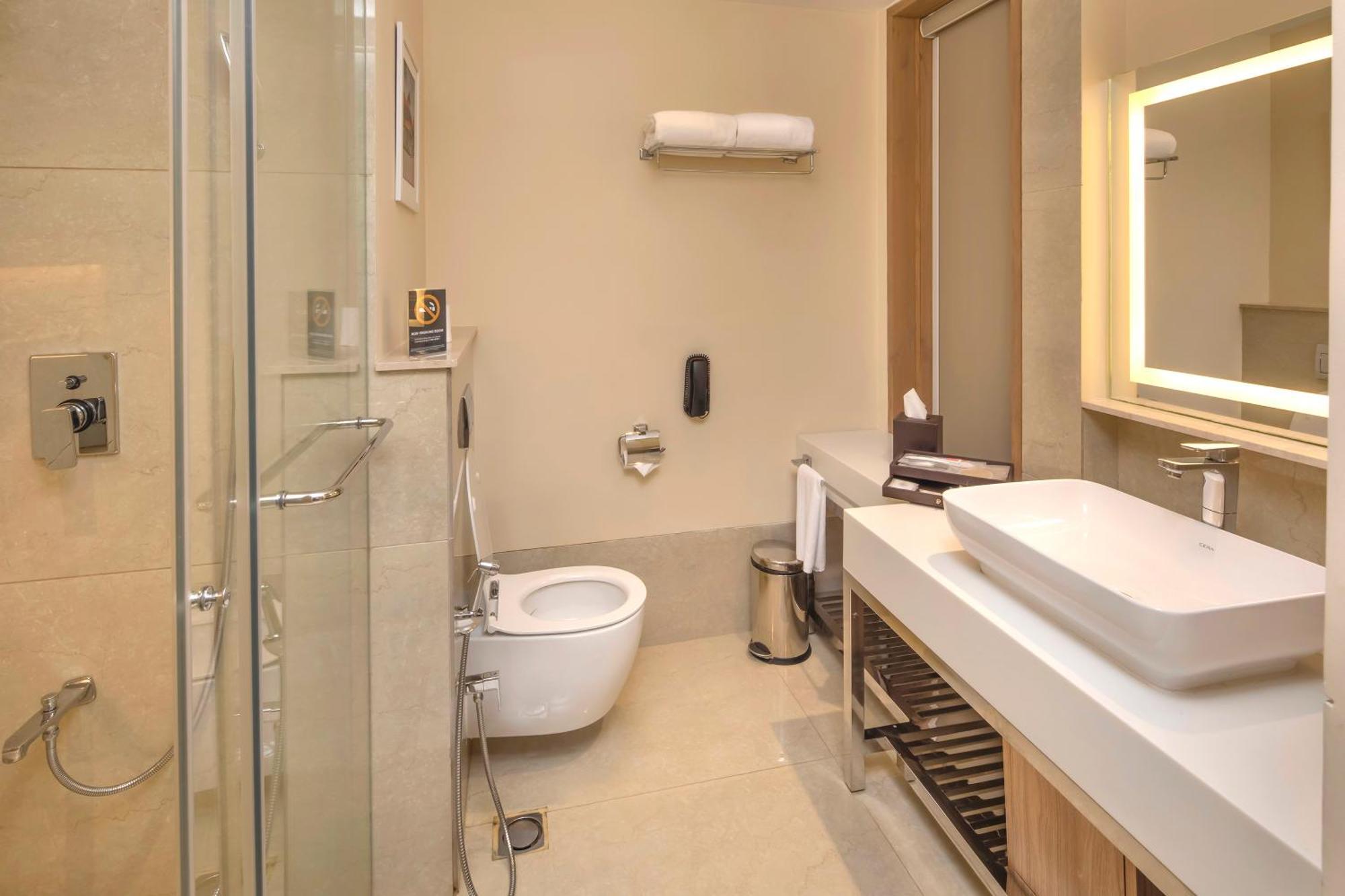 O By Tamara, Trivandrum Thiruvananthapuram Exteriör bild Bathroom